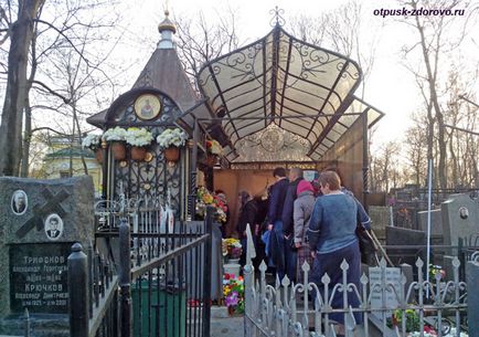 Danilovskoe Matroana cimitir grav și Templul de Rusalii