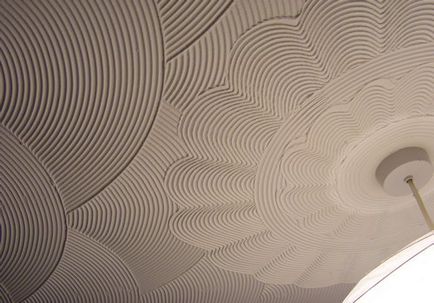 Tencuiala decorativa pe tavan - nuanțele aplicației