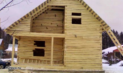 Casa de defecte de lemn în formă, complexitate constructii