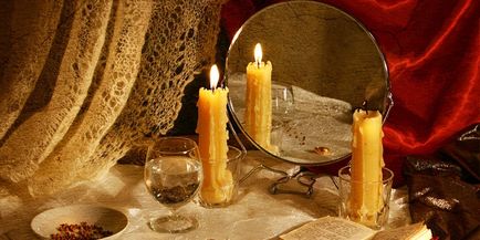 Ghicitul pe lumânări, apă, o oglindă și o ceară pe dragoste și relații