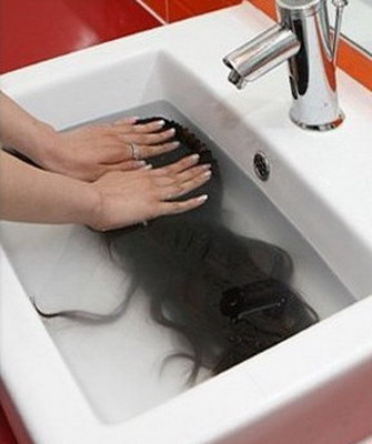 Cum de a face peruci, cum să aibă grijă de păr fals, cum să se spele o peruca