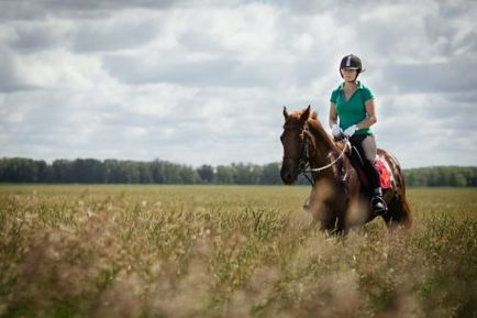 Cum să călărească un cal scoate în evidență