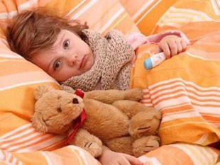 Cum și ce să aducă în jos temperatura copilului în casă, medicină și populare remedii pentru a