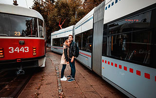 Cât de ușor să se familiarizeze cu fata de pe autobuz, metrou sau autobuz