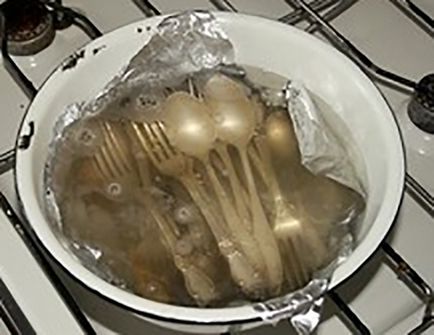 Cum se curata linguri și furculițe, din oțel inoxidabil, și să aducă înapoi luciul