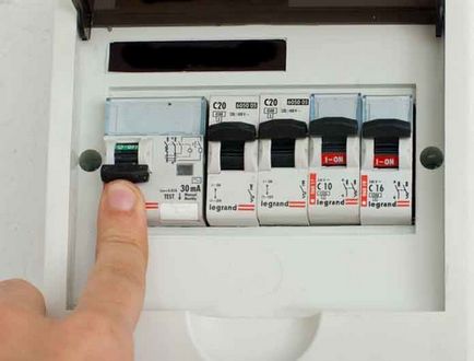 Cum de a opri de energie electrică în apartament însuși electrician