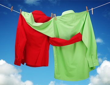 Cum să vă spălați hainele cu rugina de la alb și țesături colorate în casă