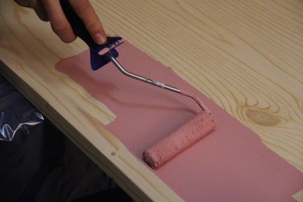 Cum să picteze cu acrilic plafon vopsea cu role, lemn