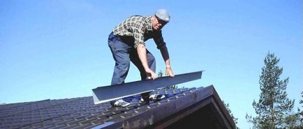 Cum să acopere acoperișul cu mâinile metalice - secvența de lucru