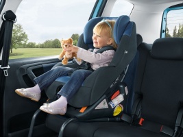 Cum se instalează un scaun pentru copii în mașină - Ghidul video de circuit