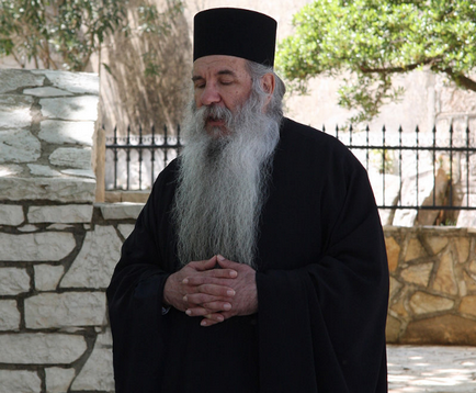 Chirilic, cum să comunice cu preotul ortodox