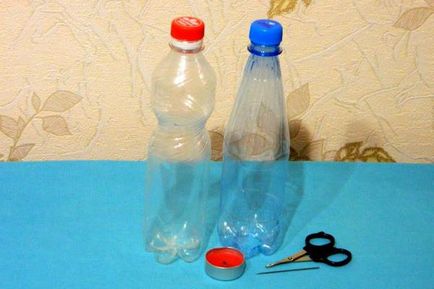 Frumoasa vaza dintr-o sticla de plastic cu mâinile (foto)