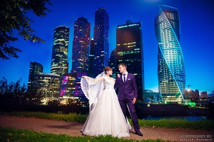 fotografii de nunta frumoase - fotografie impusca tineri casatoriti cu fotograful