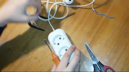 Purtând electric banda modul de a face propriile mâini, putere cu un comutator, priză și rolă
