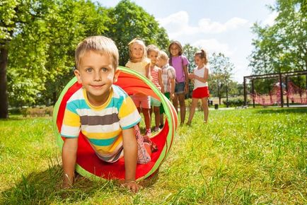 Acoperirea pentru terenuri de joacă pentru copii din țară