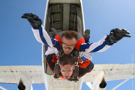 Parașută salt în tandem cu un instructor, c înălțime de 4000 de metri