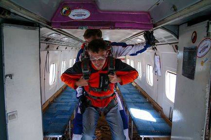 Parașută salt în tandem cu un instructor, c înălțime de 4000 de metri