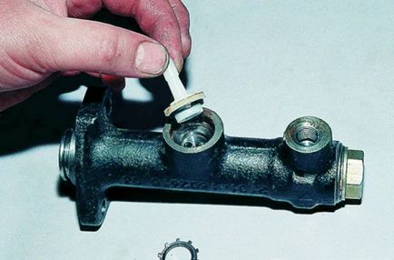 Repararea cilindrului principal ambreiaj pe cont propriu, beneficiile sale automobilist