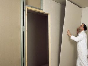 Reparați pereții din apartament cu mâinile în etape