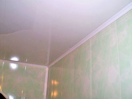 Reparații în perete panouri de baie din PVC de utilizare care acoperă cu mâinile, clipuri video și fotografii