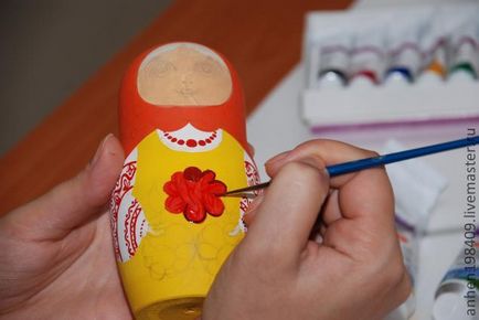 Painted atelier Matryoshka pentru începători cu șabloane și fotografie