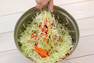 salate proaspete cu castraveti