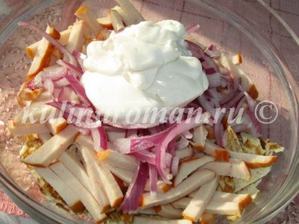 Salata cu omletă și pui afumat, retete delicioase