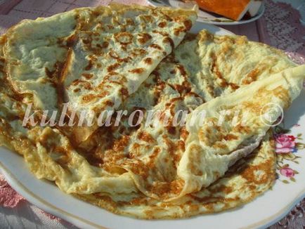 Salata cu omletă și pui afumat, retete delicioase