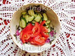 Salata cu rosii brânză și castraveți, reteta cu fotografie