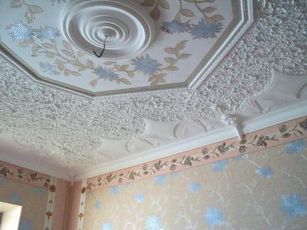 Tencuiala decorativa pe tavan caracteristici lucrărilor