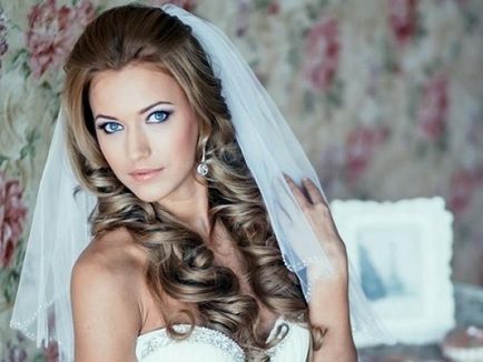 Scoaterea vălului la nunta - ceea ce înseamnă că acest ritual solemn