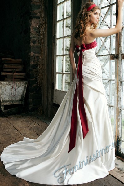 Rochia de mireasa cu o panglică la fotografie talie, revista pentru femei