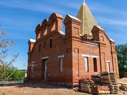 proprii oameni construiesc temple și capele construite