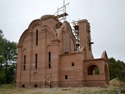 proprii oameni construiesc temple și capele construite