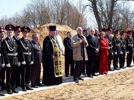 proprii oameni construiesc temple și capele construite