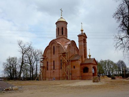 proprii oameni construiesc temple și capele construite