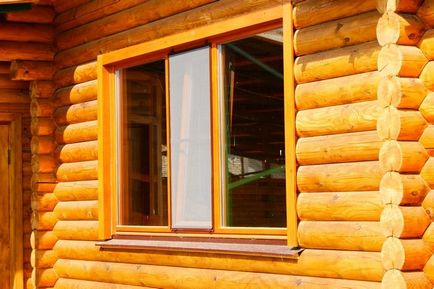 Instalarea de ferestre într-o casă de lemn