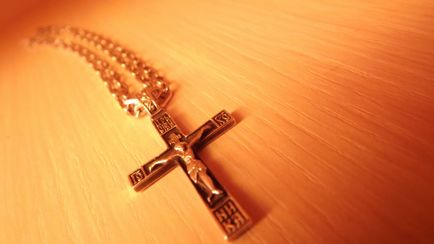 De ce am nevoie și cum cruce pectorală să-l poarte în mod corespunzător, lumina din jurul