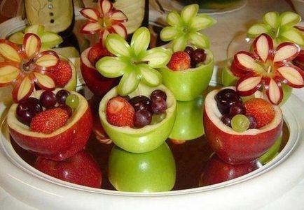 Cât de frumos tăiate de fructe pe masa