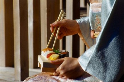 Cum să mănânce cu betisoarele pentru sushi
