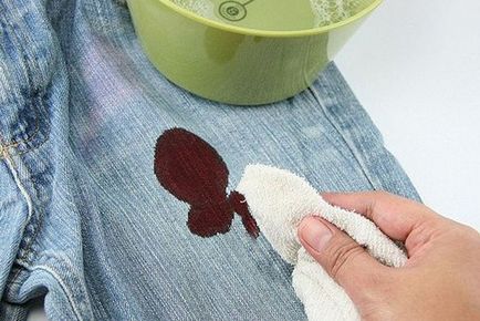 Cum să se spele blugi cu sânge