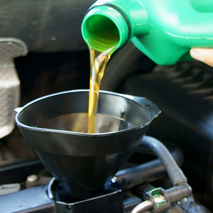 Cum se schimbă uleiul în mașină