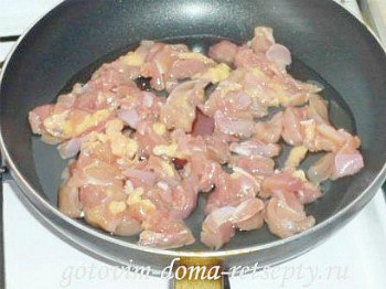 Salata cu carne de pui si nuci