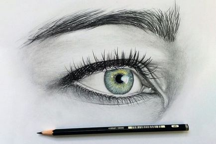 Make-up artist însuși cum să picteze ochii cu un creion