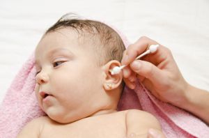 Cum pentru a curăța urechile de nou-născuți și sugari