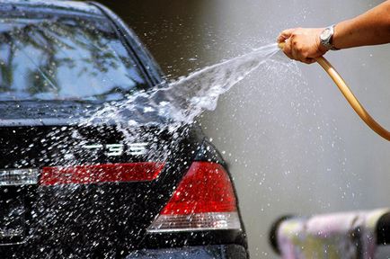 Pe măsură ce se spală o mașină pentru a spala masina corect