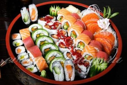 Cum să-și încheie sushi și role acasă