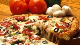 Cum de a găti o pizza delicioasă din faptul că un restaurant italian pe mână în casa ta!