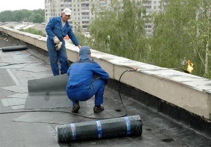 Reparare generală de acoperișul unui bloc de apartamente, care curge pe acoperiș - ce să facă, fotografii detaliate și