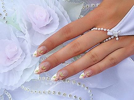 Manichiura pentru o nunta pentru o imagine frumoasă a nunta manichiura mireasa pe unghiile acoperite și șelac
